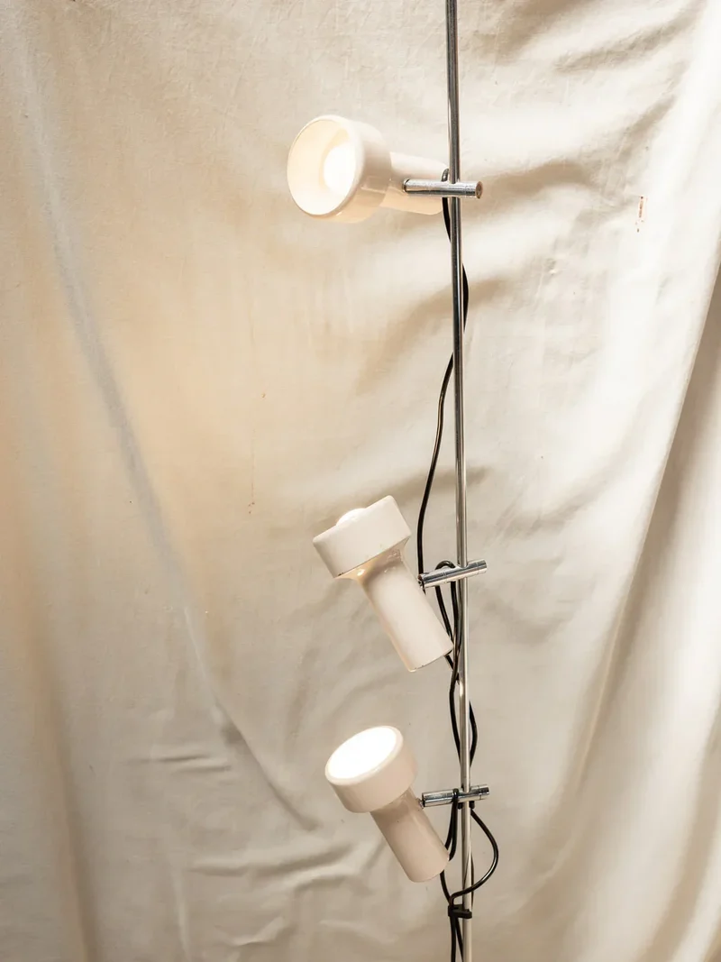 Julien, le lampadaire en plastique N°133