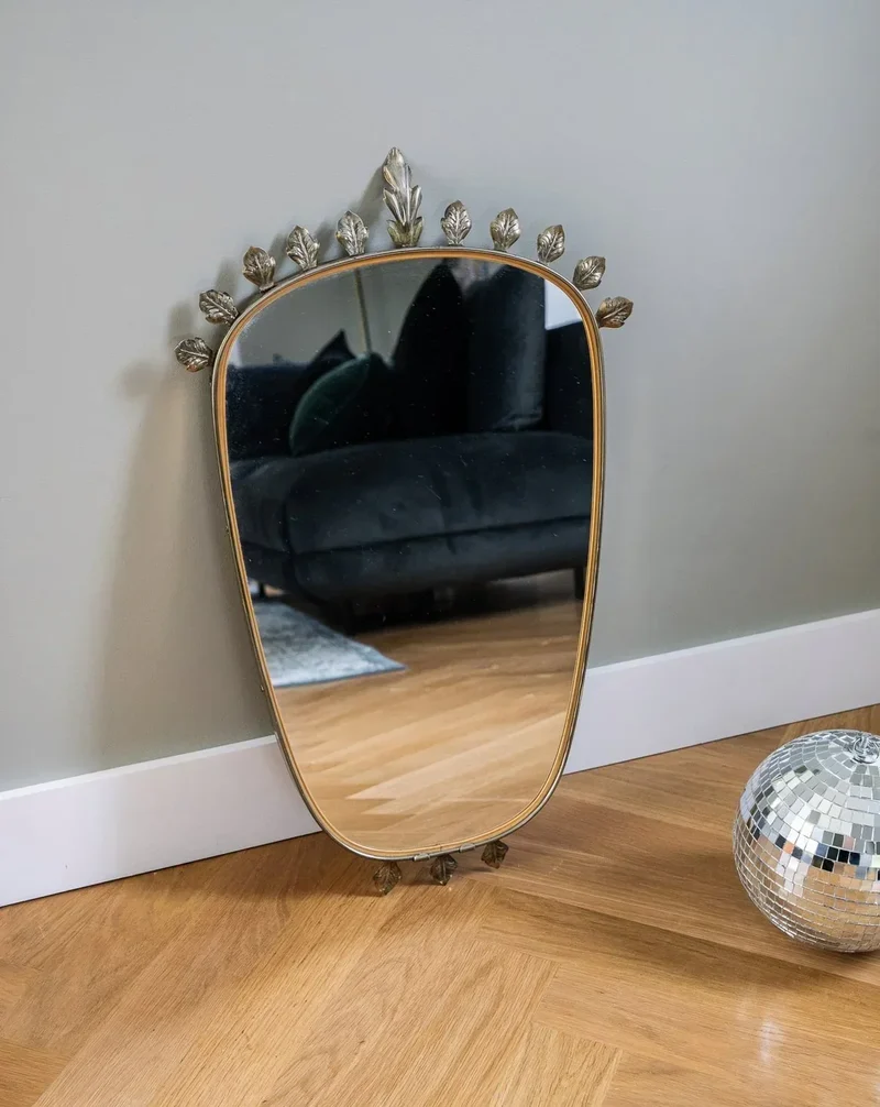 Georges, le miroir en métal N°650