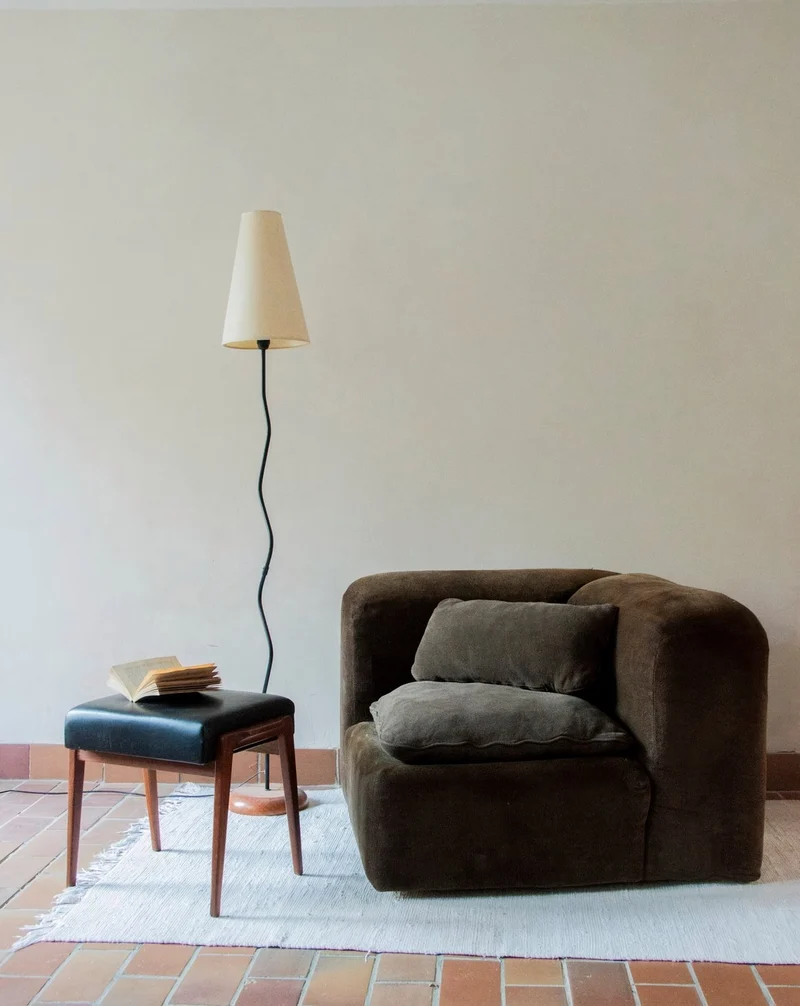 Olivia, la chauffeuse d'angle en velours N°69