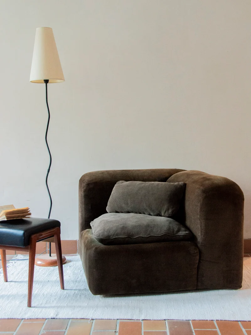 Olivia, la chauffeuse d'angle en velours N°69