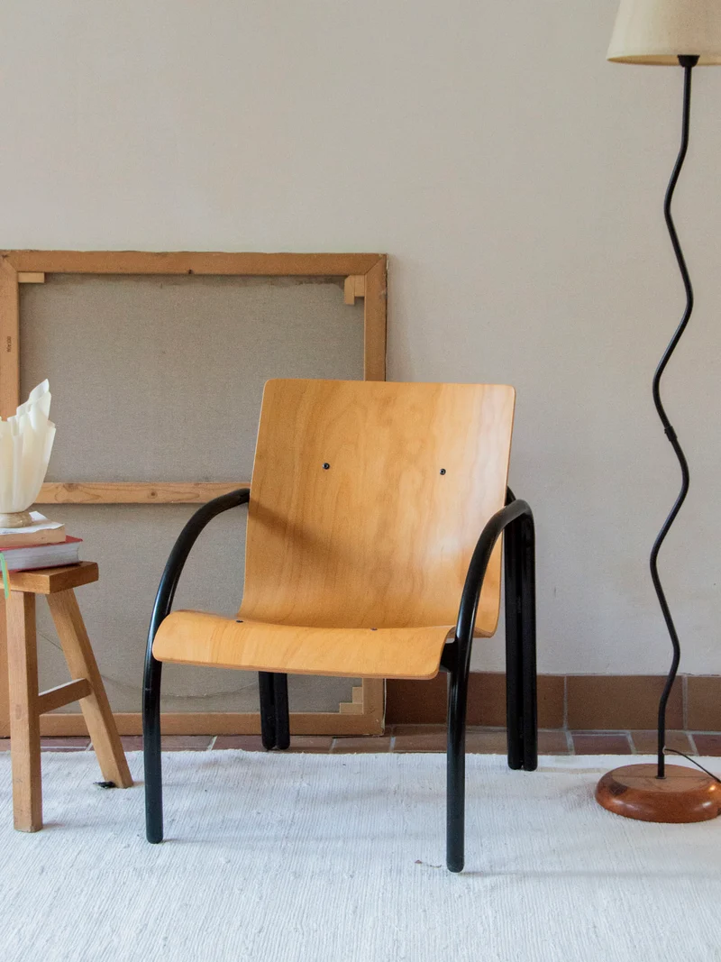 Jakob, le fauteuil en bois et métal N°695
