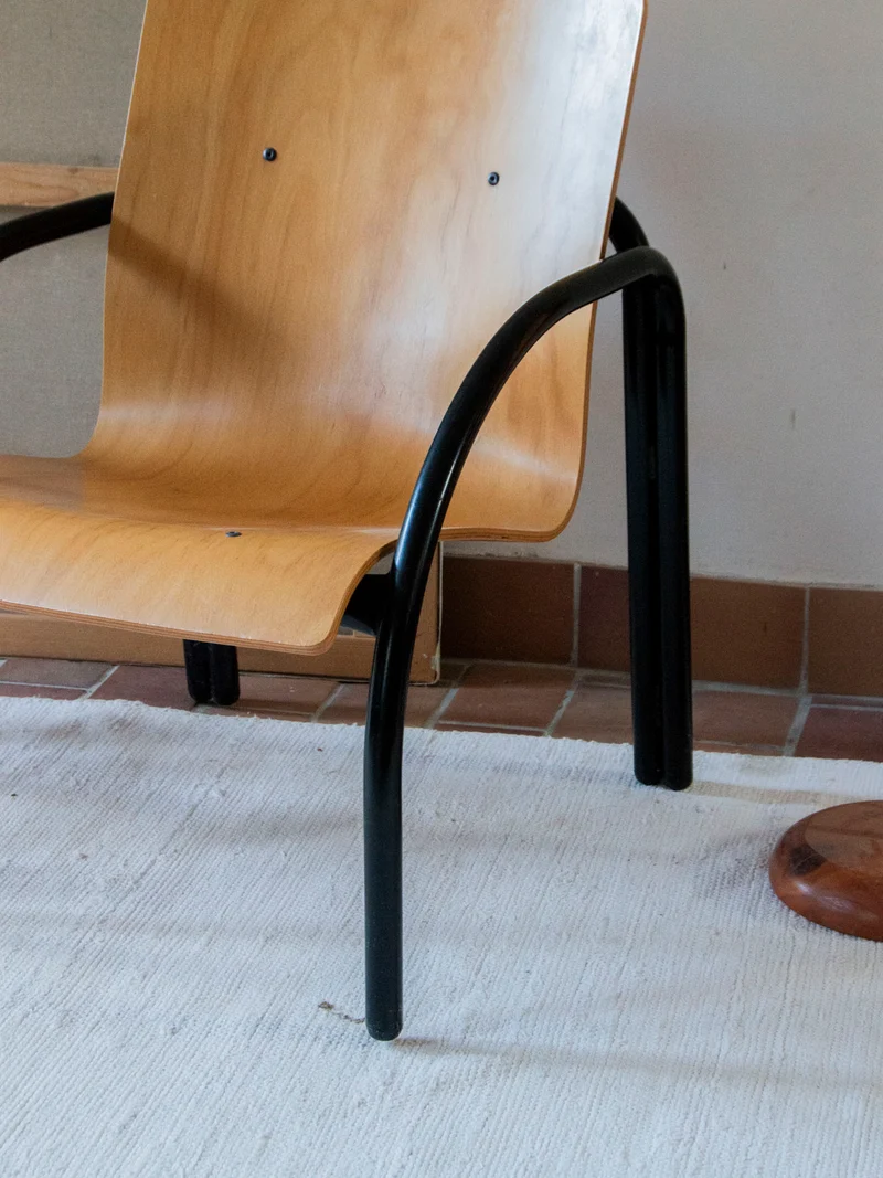 Jakob, le fauteuil en bois et métal N°695