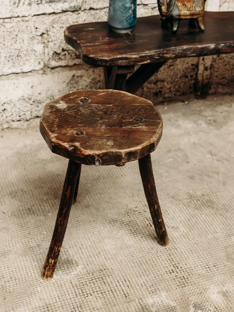 Regis, le tabouret brutaliste N°564