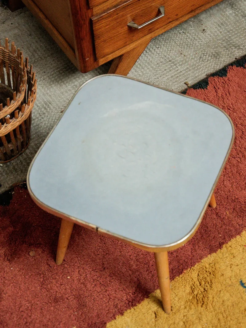 Hanna, la table d'appoint bleue N°586