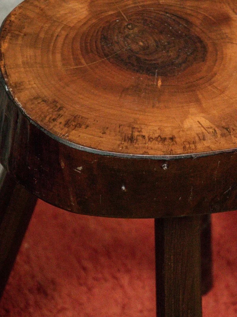 Regis, le tabouret brutaliste N°637