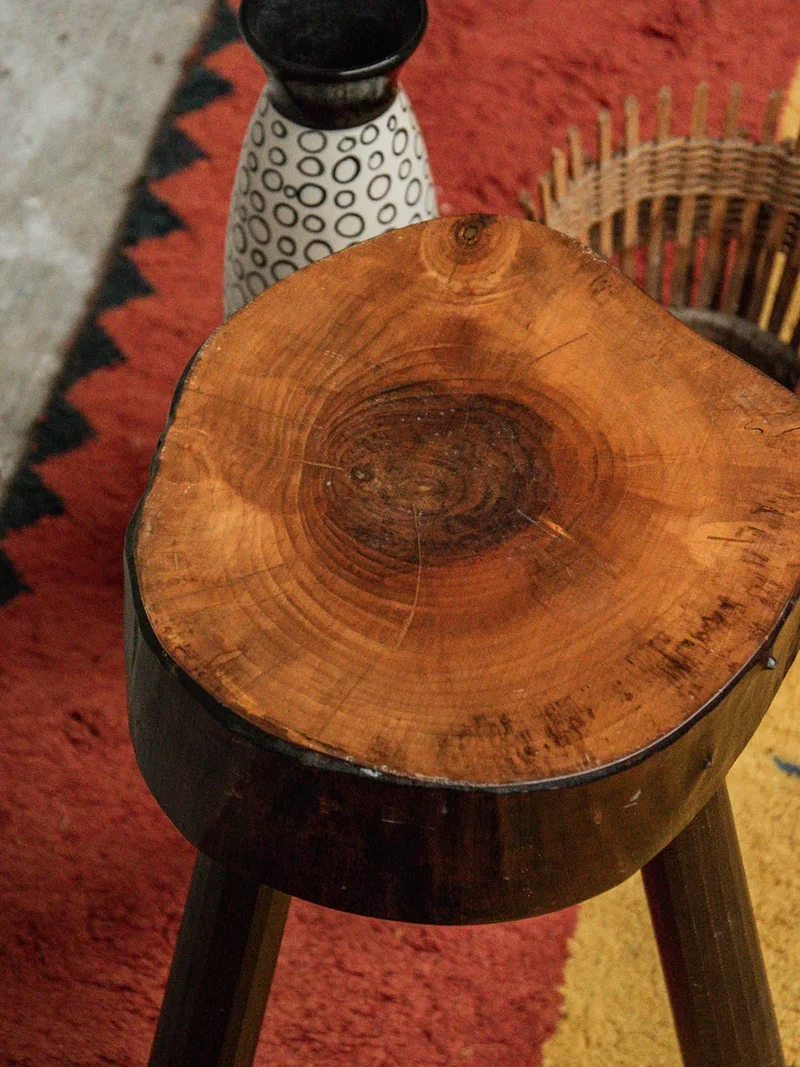 Regis, le tabouret brutaliste N°637