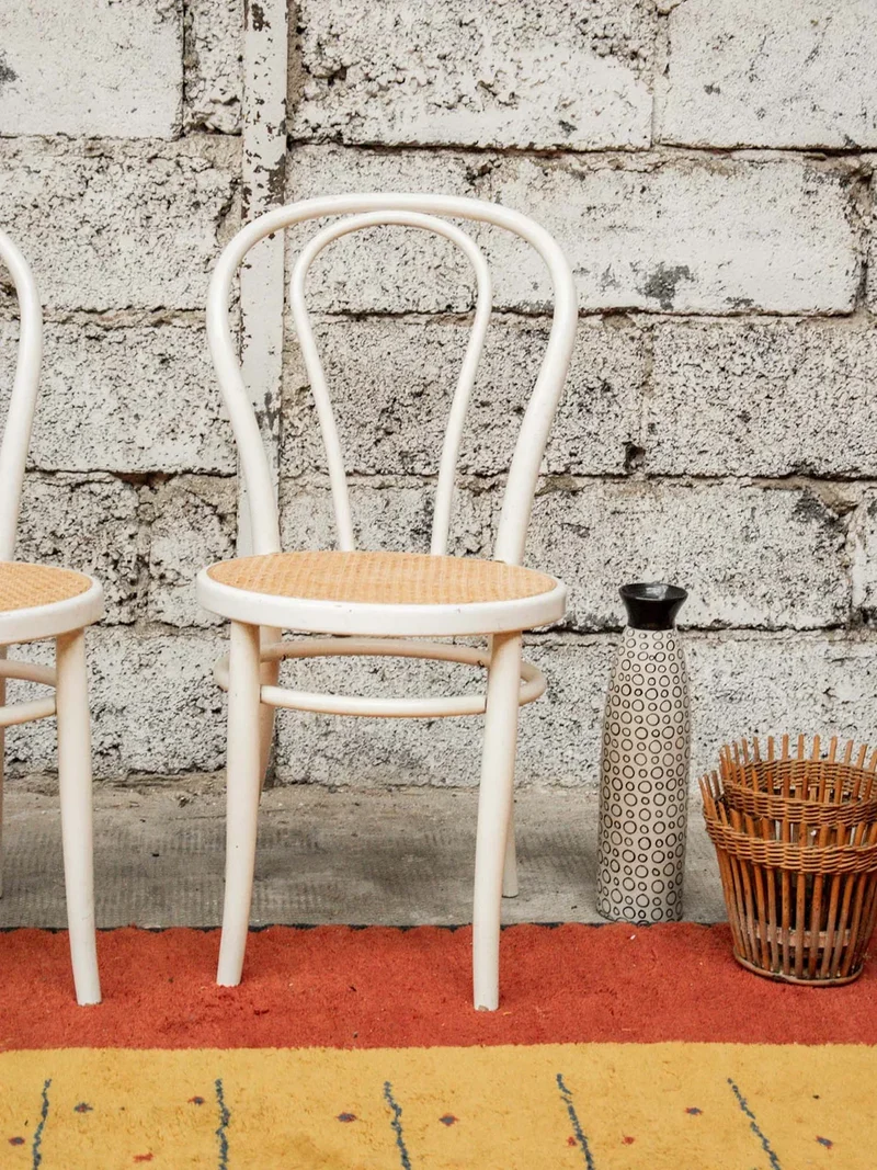 Claude, la paire de chaises cannée N°648