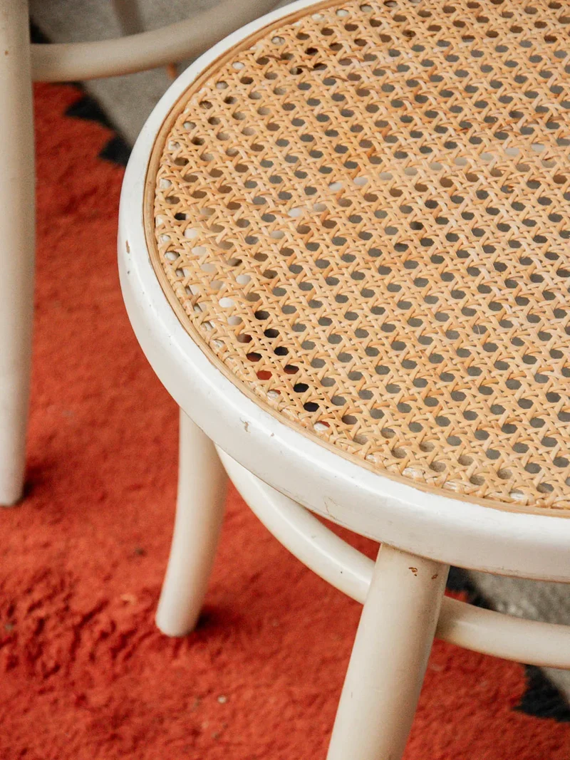 Claude, la paire de chaises cannée N°648
