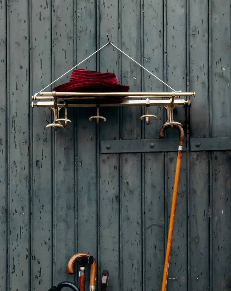 Max, le porte-manteau en laiton doré N°223