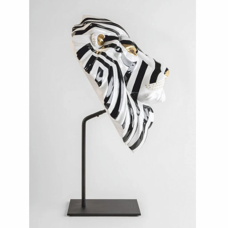 Casa Padrino Luxus Porzellan Deko Maske Löwe Weiß / Schwarz / Gold 38 x 30 x H. 60 cm
