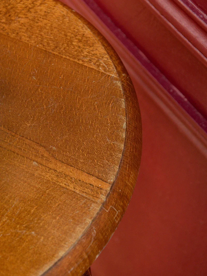 Francine, la table d'appoint en bois N°330