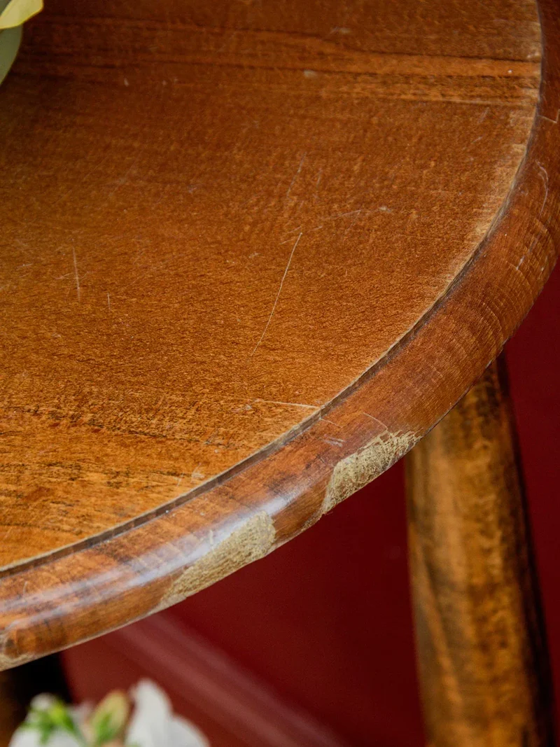 Francine, la table d'appoint en bois N°330