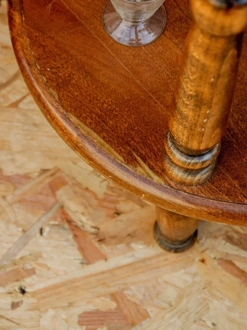 Francine, la table d'appoint en bois N°330