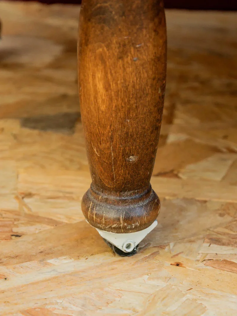 Francine, la table d'appoint en bois N°330