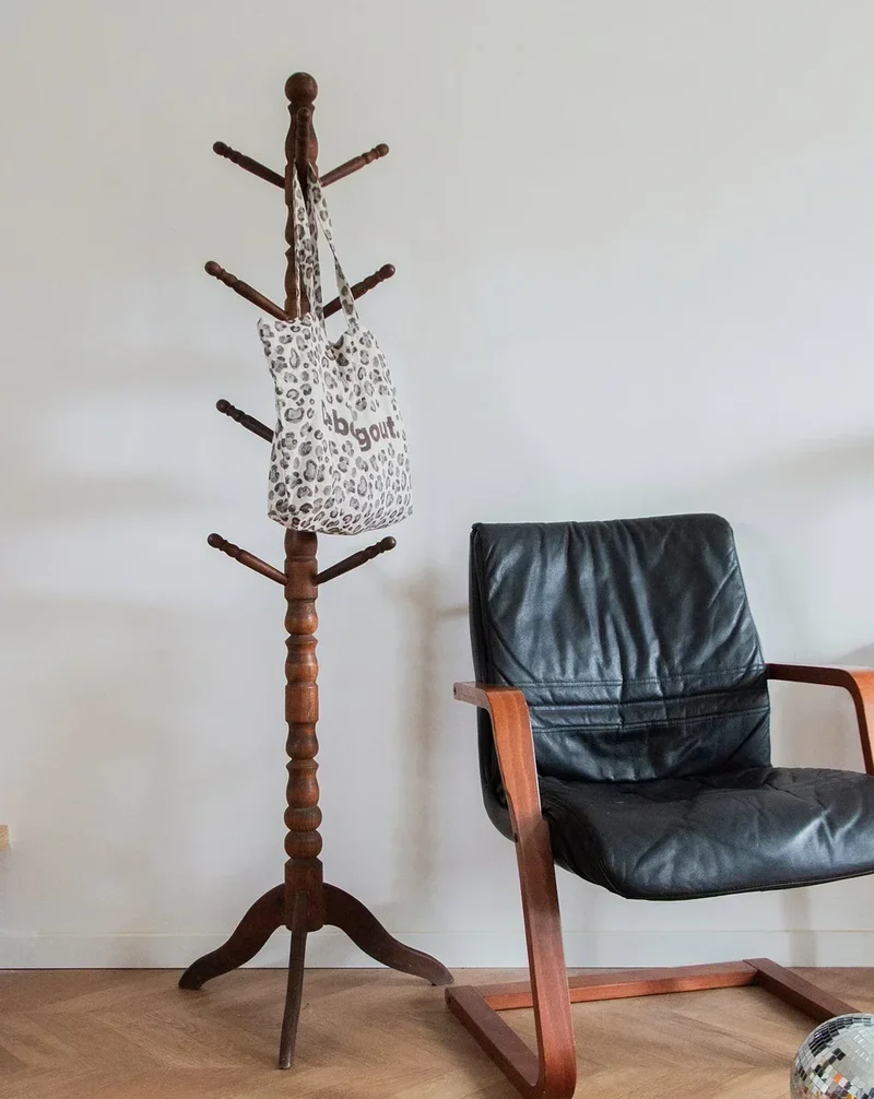 Max, le porte-manteau en bois N°174