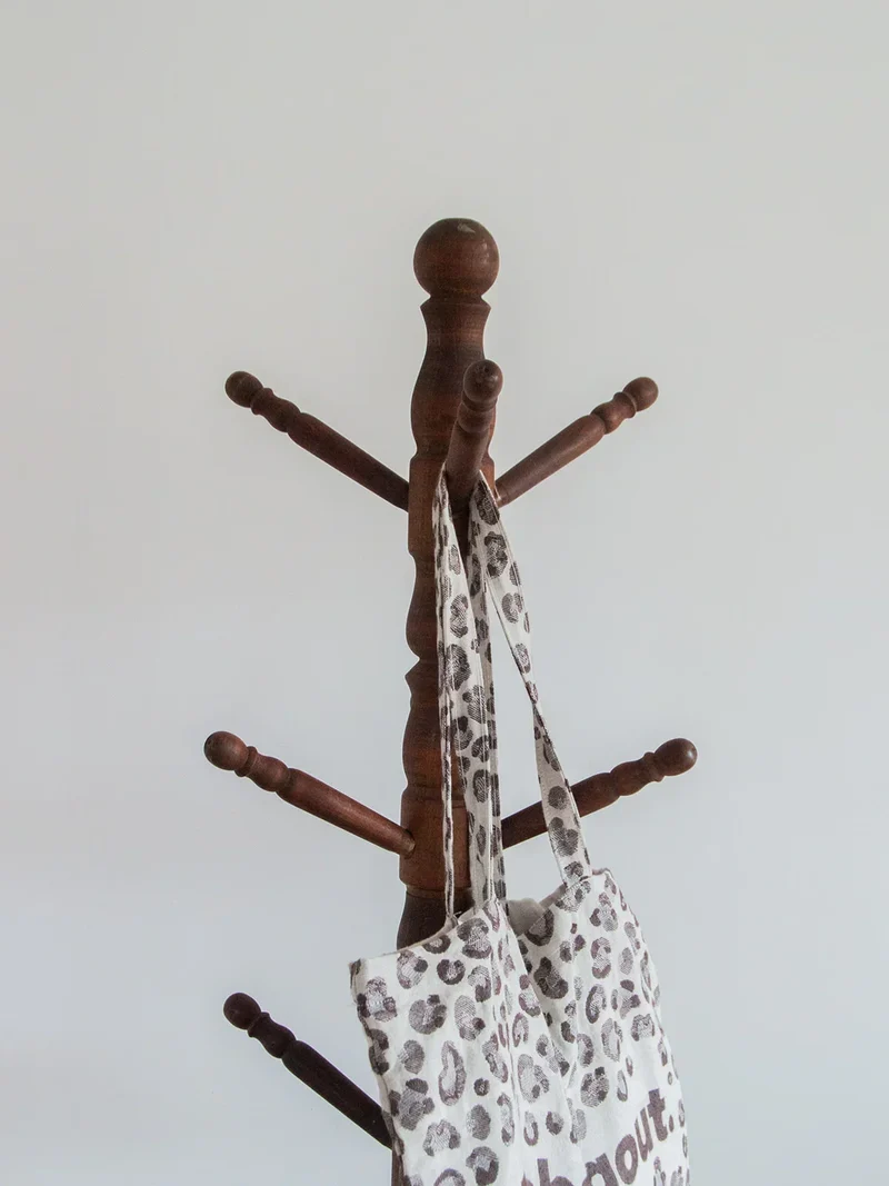 Max, le porte-manteau en bois N°174