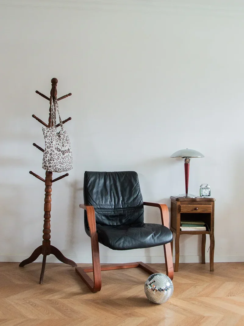 Max, le porte-manteau en bois N°174