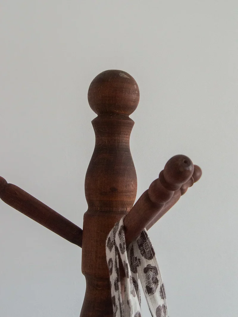 Max, le porte-manteau en bois N°174