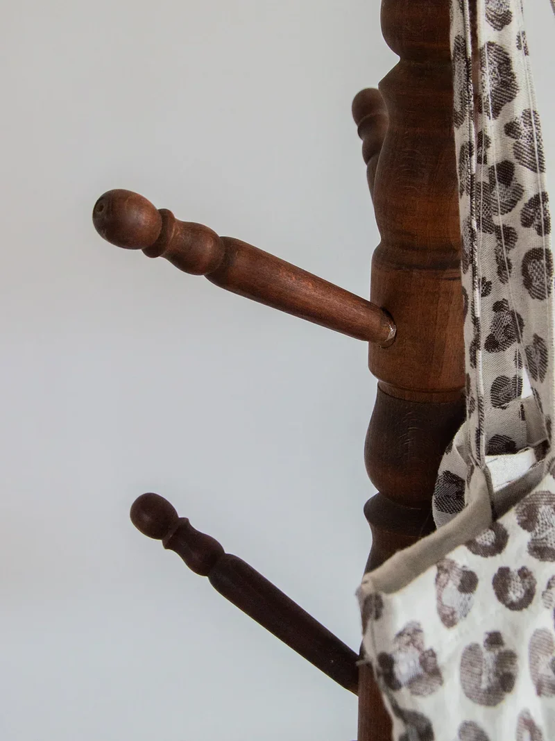 Max, le porte-manteau en bois N°174