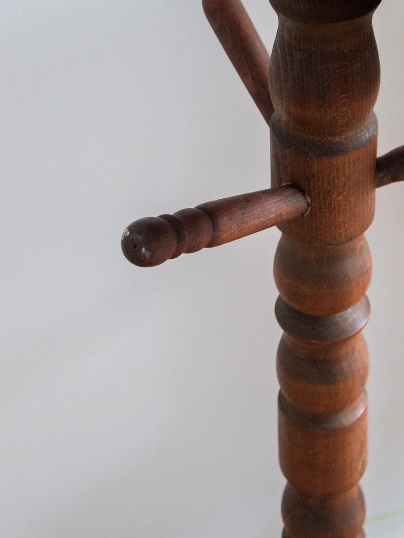 Max, le porte-manteau en bois N°174