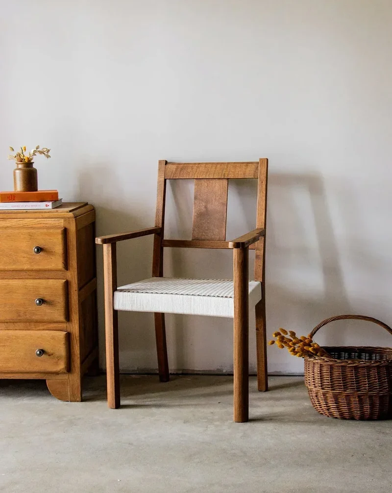 Ernest, le fauteuil tressé en bois N°83