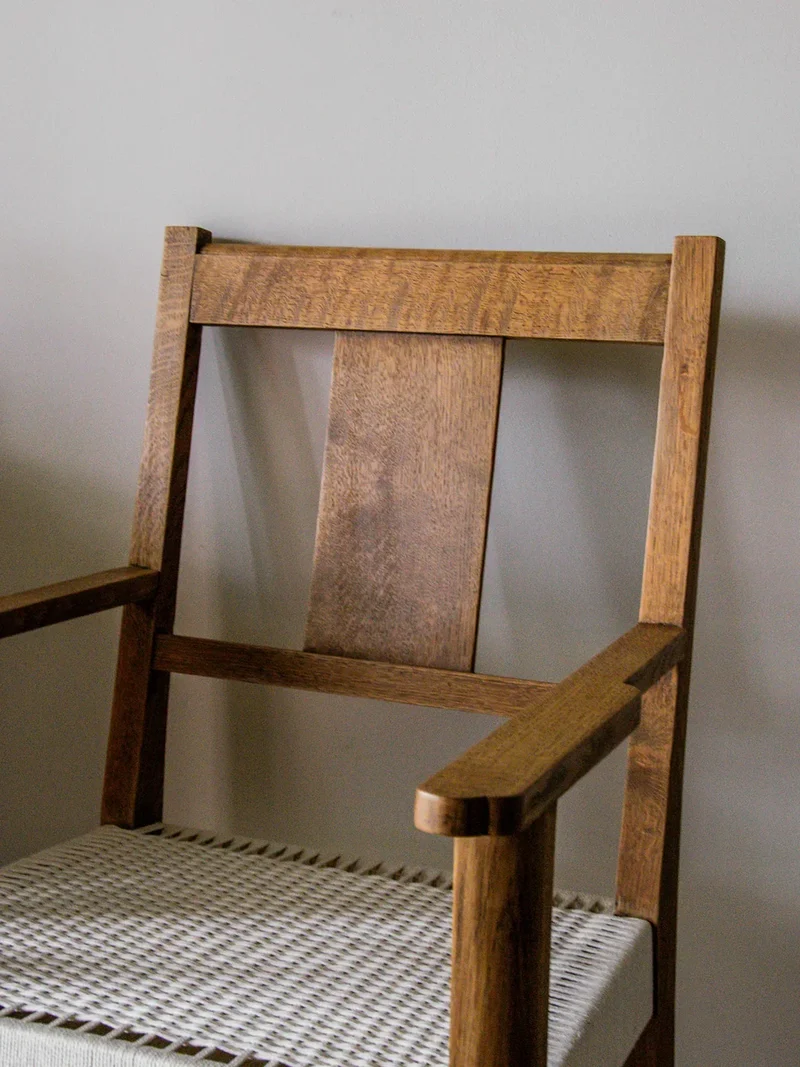 Ernest, le fauteuil tressé en bois N°83