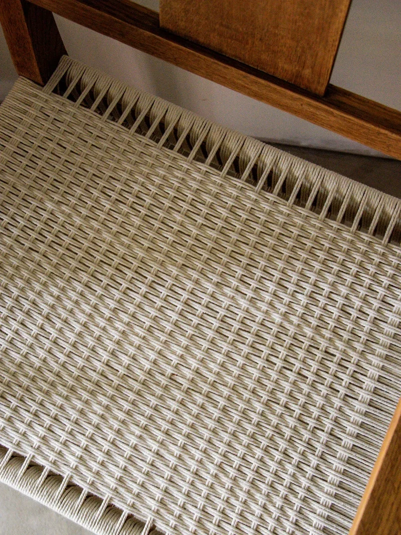 Ernest, le fauteuil tressé en bois N°83