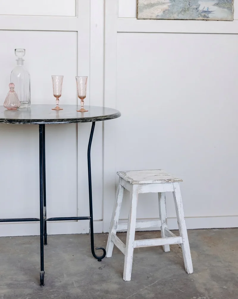 Regis, le tabouret blanc en bois N°495