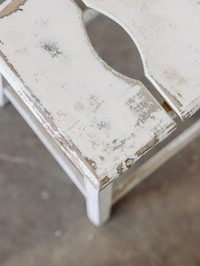 Regis, le tabouret blanc en bois N°495