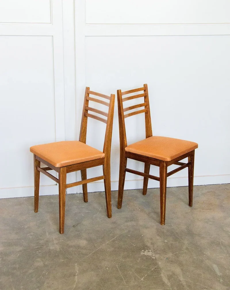 Alma, la chaise en bois orange N°326