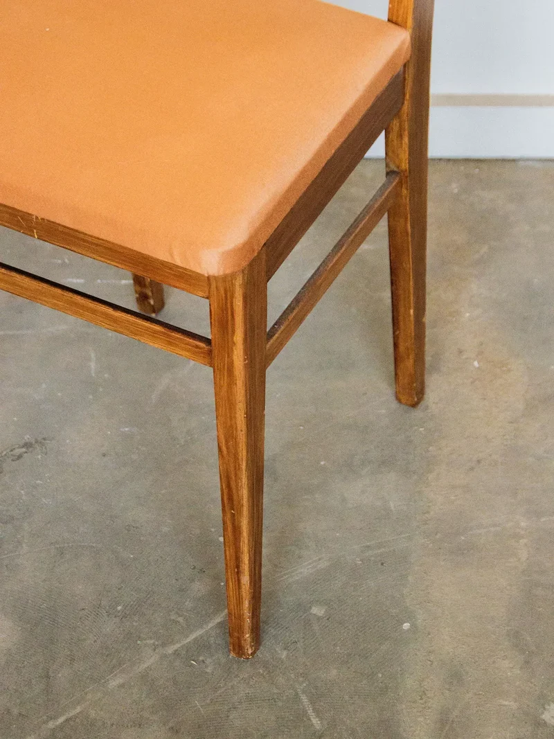 Alma, la chaise en bois orange N°326