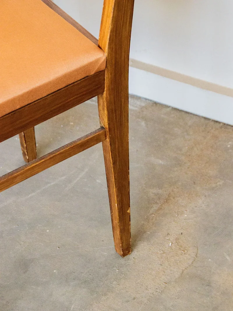 Alma, la chaise en bois orange N°326