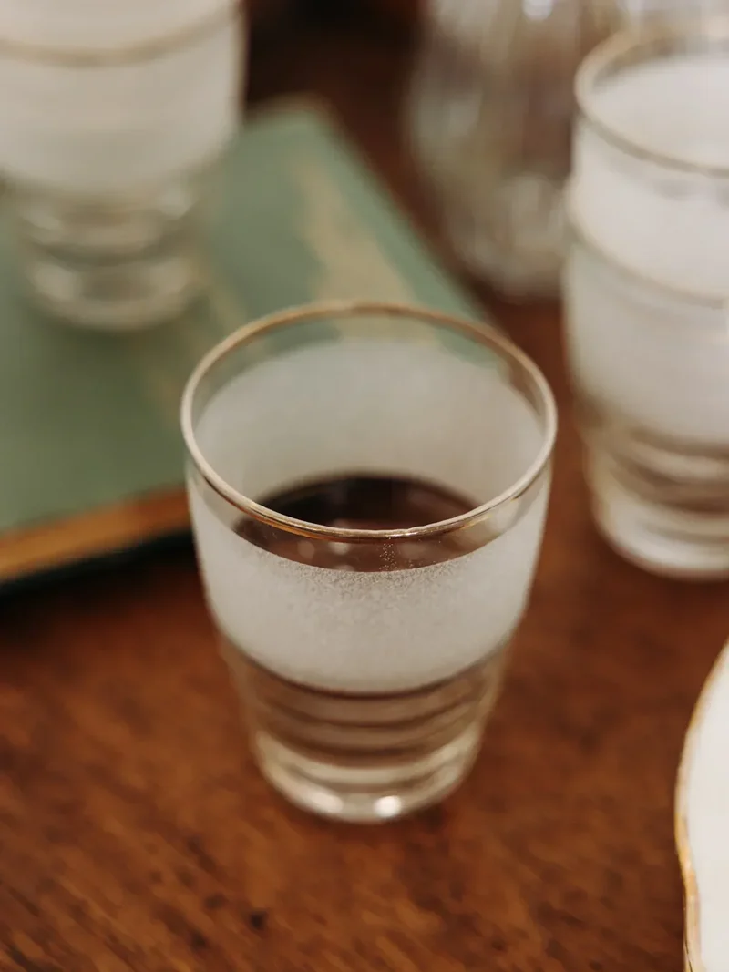 Eugène, le lot de mini verres opaques N°93