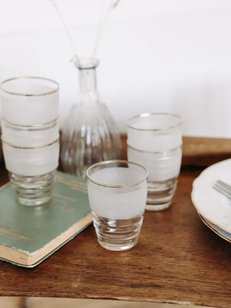 Eugène, le lot de mini verres opaques N°93