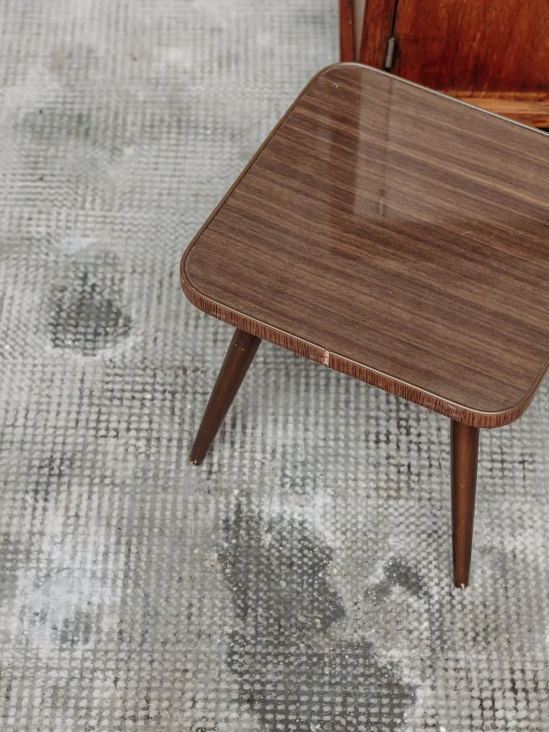 Hanna, la table d'appoint en formica N°397