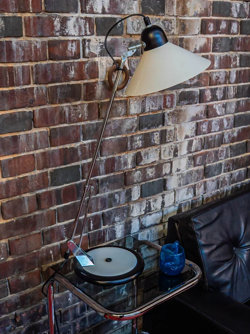 Julia, la lampe à poser en métal N°469