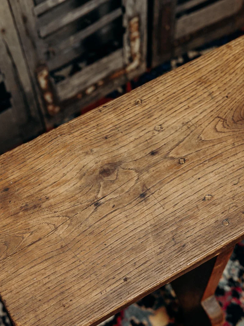 Antoine, le grand banc en bois N°248