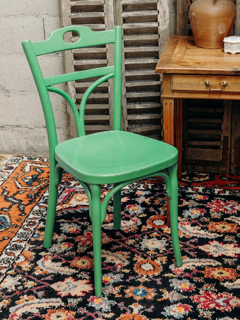 Claude, la chaise verte en bois N°712