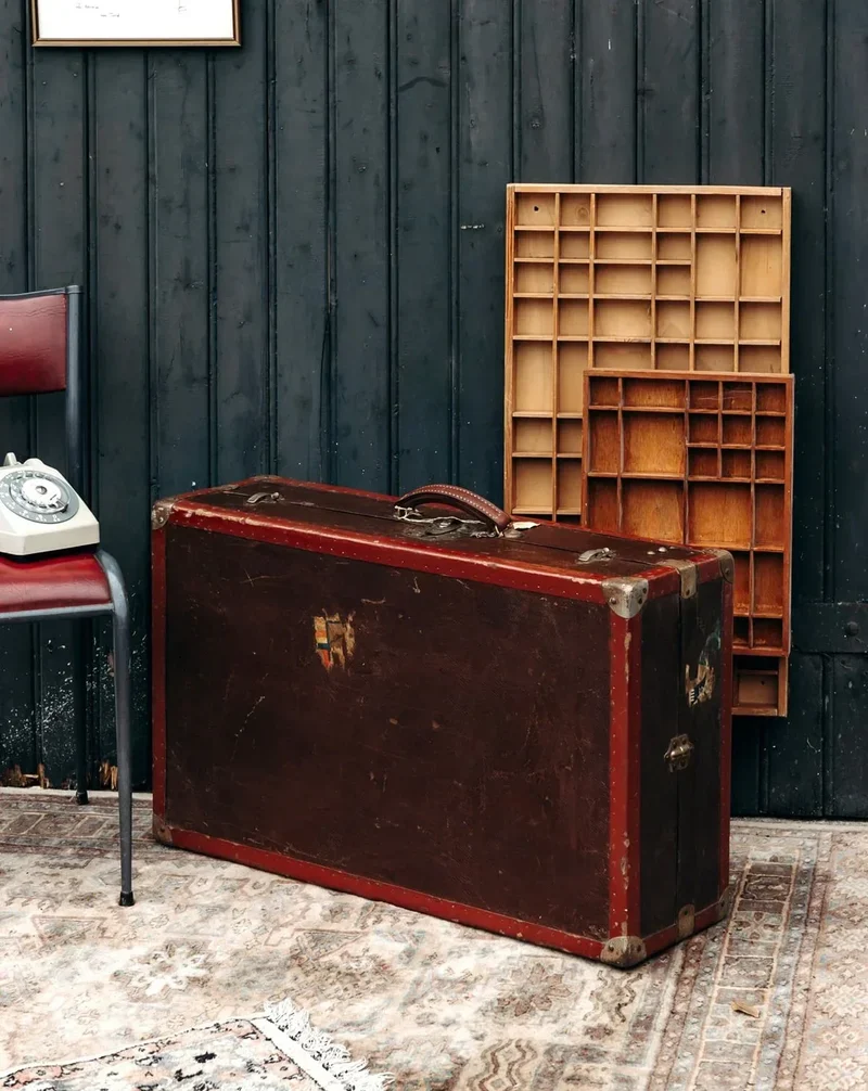 Lucienne, la malle armoire cartonnée N°188