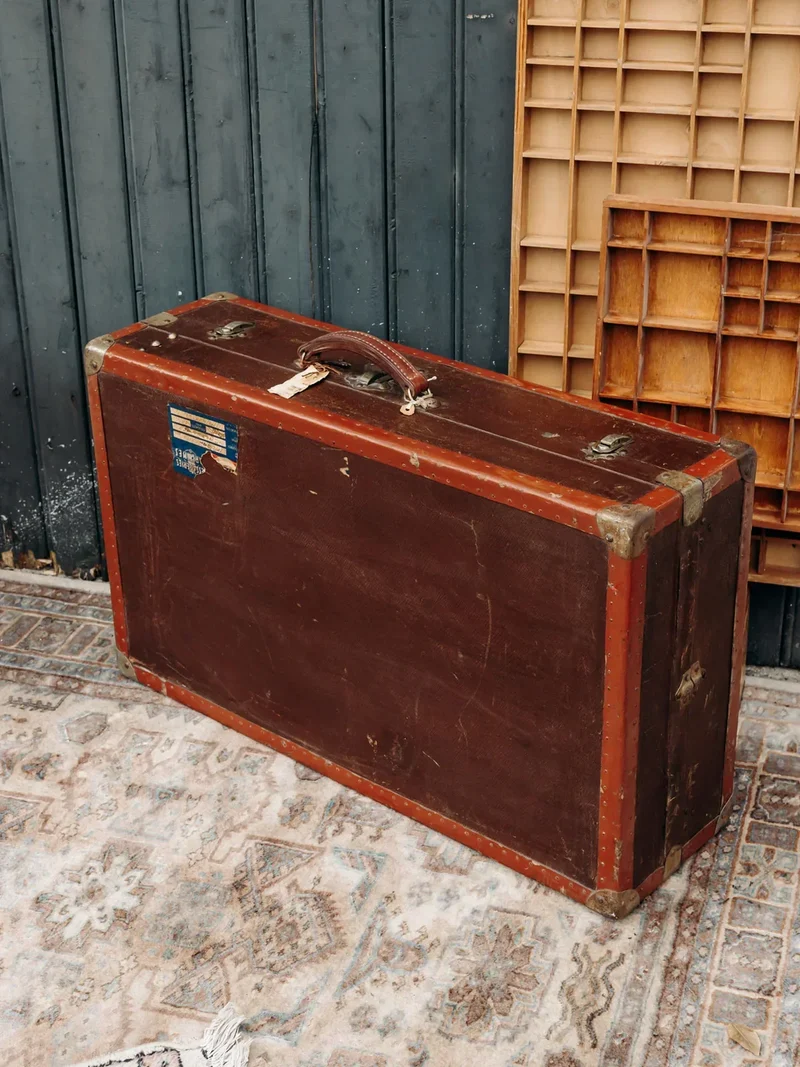 Lucienne, la malle armoire cartonnée N°188