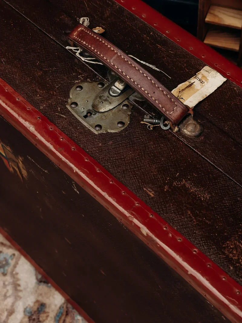 Lucienne, la malle armoire cartonnée N°188