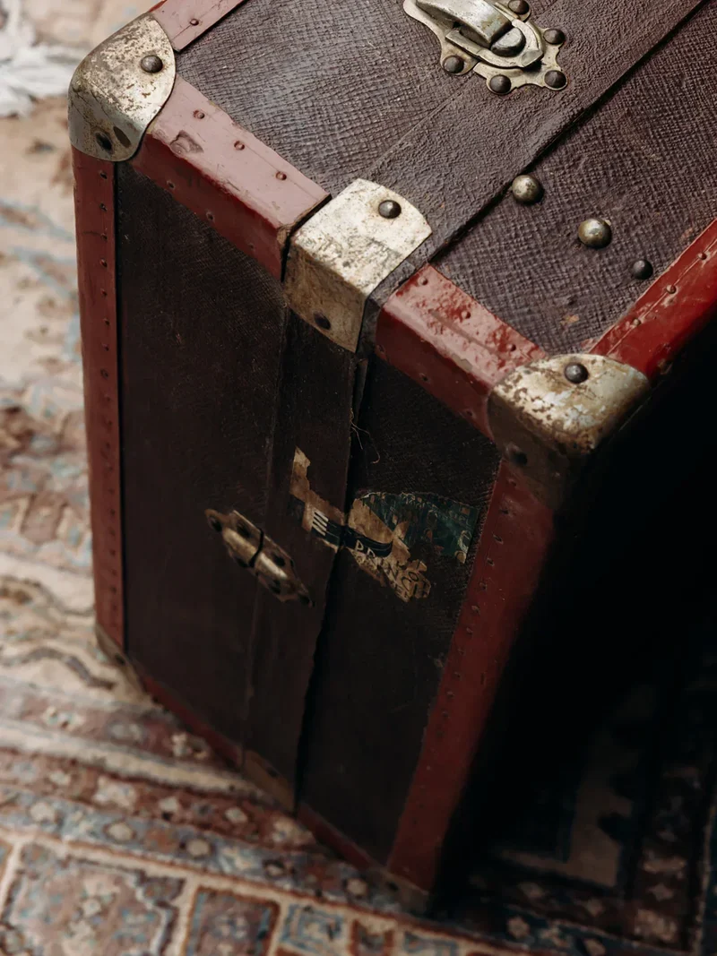 Lucienne, la malle armoire cartonnée N°188