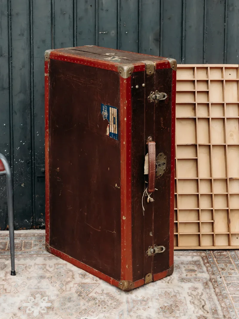 Lucienne, la malle armoire cartonnée N°188