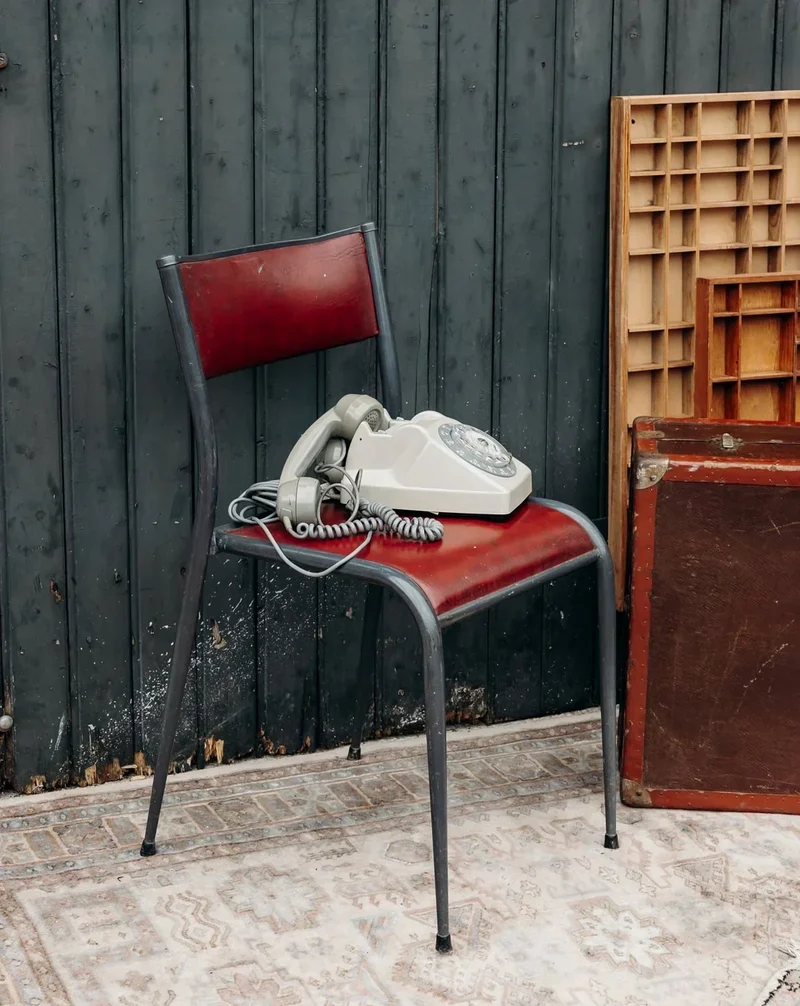 Claude, la chaise en métal N°725