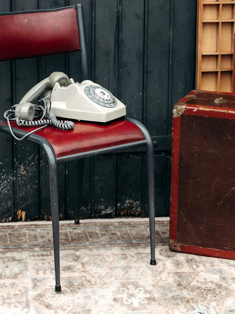 Claude, la chaise en métal N°725