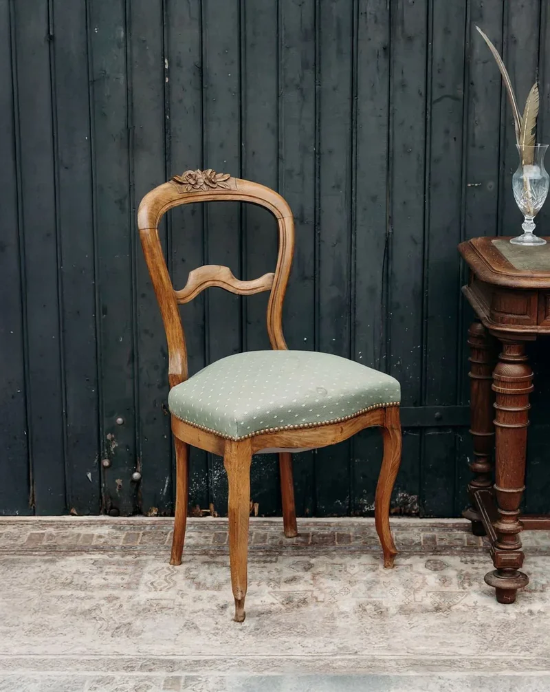 Claude, la chaise en bois N°646