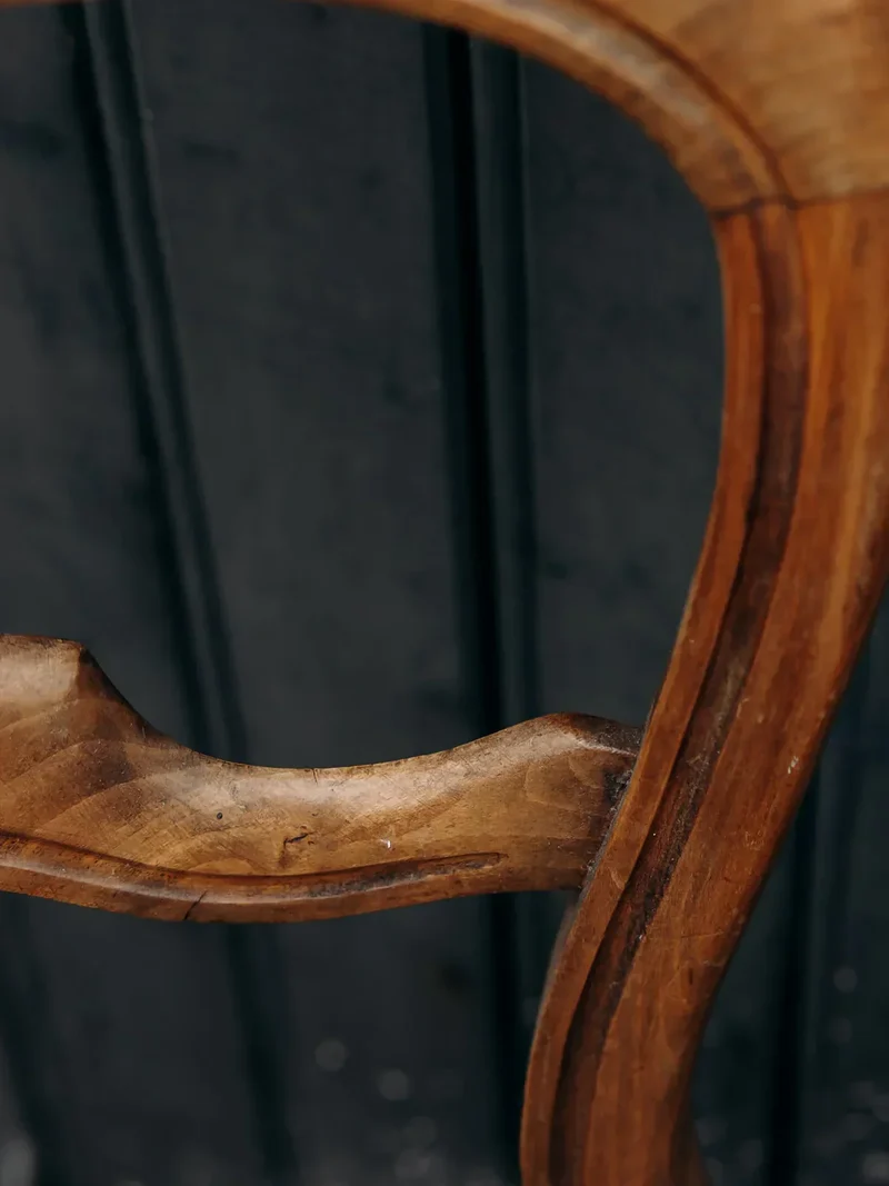Claude, la chaise en bois N°646