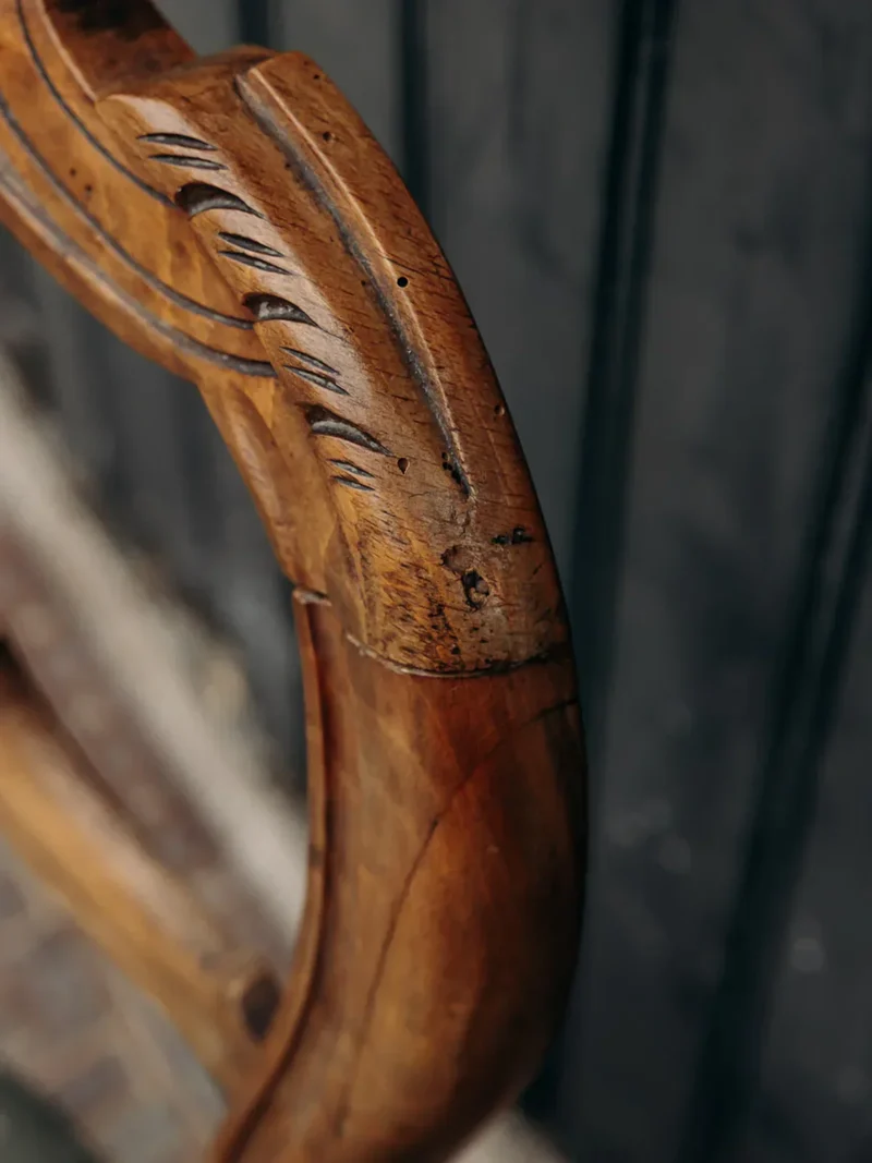 Claude, la chaise en bois N°647