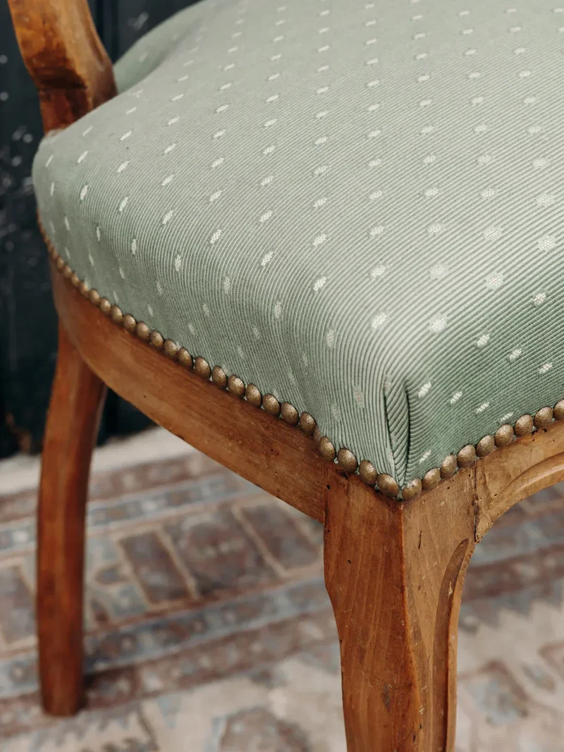 Claude, la chaise en bois N°647