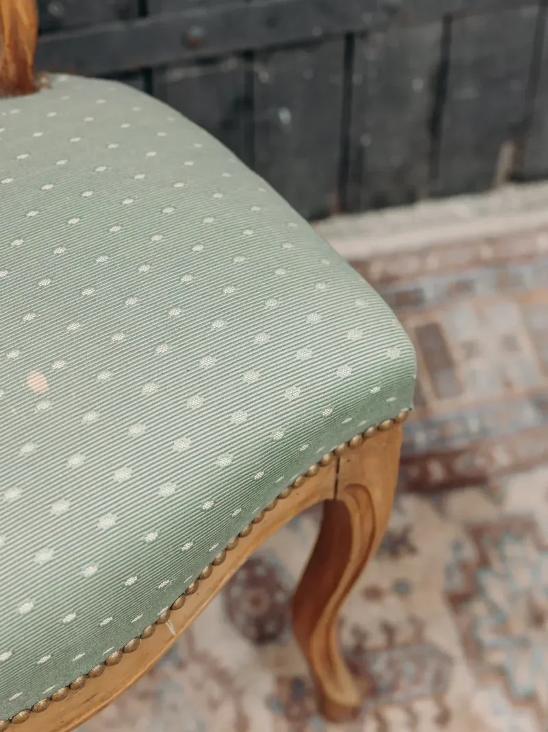 Claude, la chaise en bois N°647